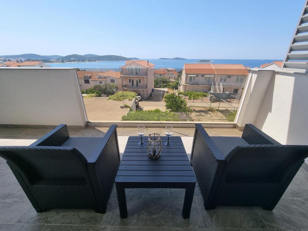 Sea View Apartment Rogoznica  Extérieur photo